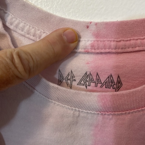 Def Leppard Medium t shirt 100% cotton pink and white high ‘n’ dry rock band - Picture 4 of 6